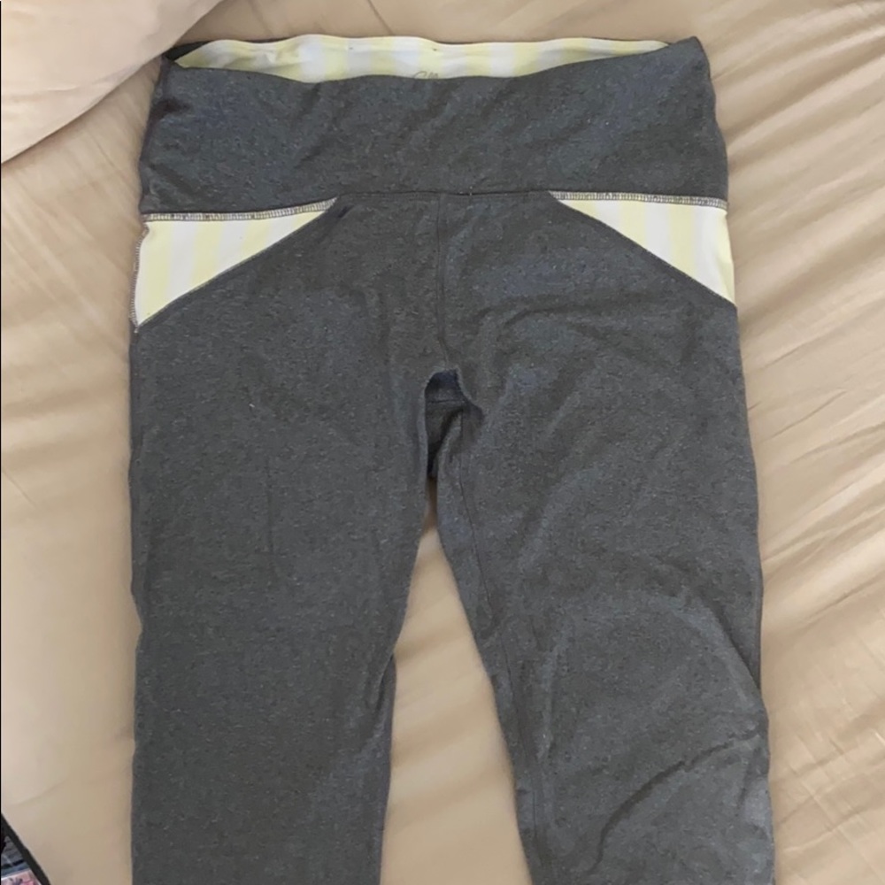 Gray cropped leggings size M
